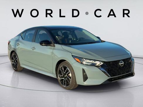 Used 2025 Nissan Sentra SR w/ SR Premium Package image 2