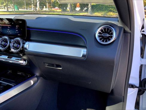 New 2026 Mercedes-Benz GLB 250 4MATIC image 10