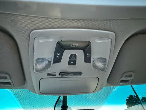 Used 2015 Toyota Sienna SE Premium image 39