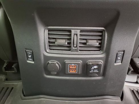 Used 2024 Nissan Titan PRO-4X w/ Pro-4x Convenience Package image 12