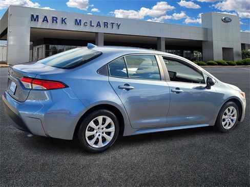 Used 2024 Toyota Corolla LE image 3