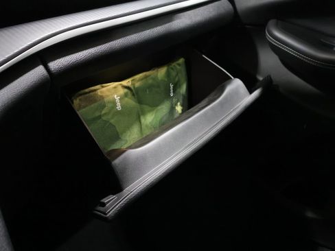 Used 2023 Jeep Grand Cherokee Altitude image 30