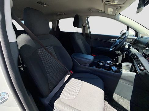 Used 2025 Kia Sportage LX AWD/4WD image 28