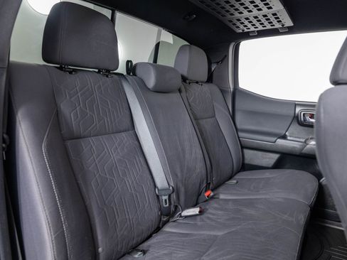 Used 2018 Toyota Tacoma TRD Off-Road w/ Technology Package image 22