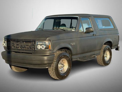 Used 1996 Ford Bronco XLT image 2