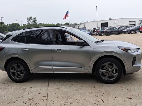 Used 2024 Ford Escape ST-Line w/ Tech Pack #1 AWD/4WD image 2