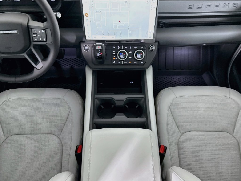 Used 2026 Land Rover Defender 110 X-Dynamic SE AWD/4WD image 17