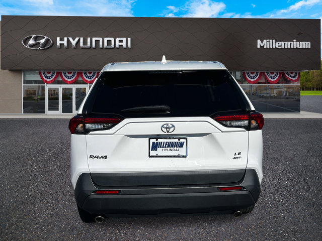 Used 2024 Toyota RAV4 LE AWD/4WD image 7