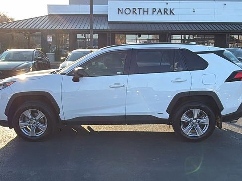 Used 2022 Toyota RAV4 LE image 5