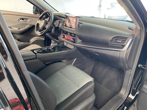 Used 2023 Nissan Rogue SV AWD/4WD image 8