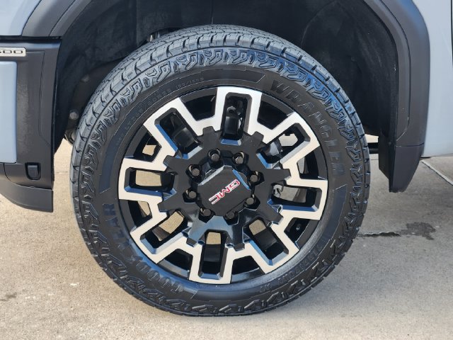 Used 2024 GMC Sierra 2500 AT4 w/ AT4 Preferred Package AWD/4WD image 18
