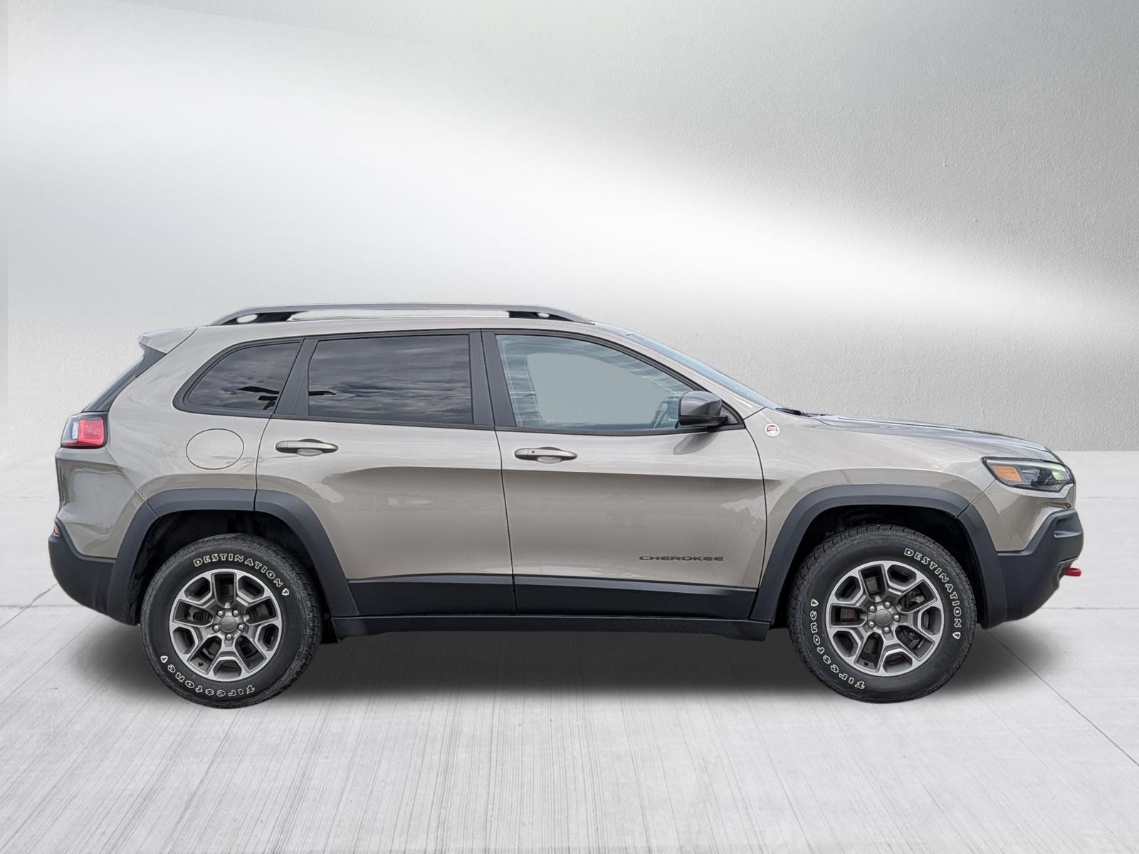 Used 2020 Jeep Cherokee Trailhawk w/ Cold Weather Group AWD/4WD image 8