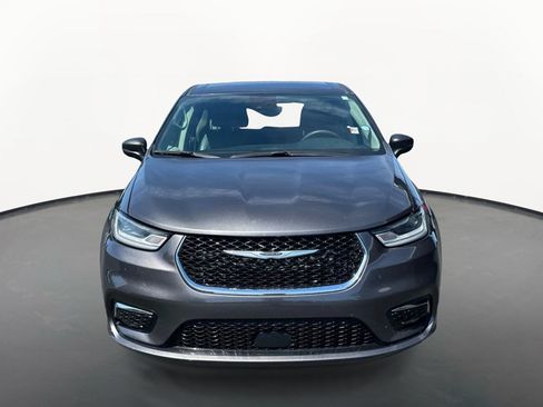 Used 2023 Chrysler Pacifica Touring-L FWD image 8