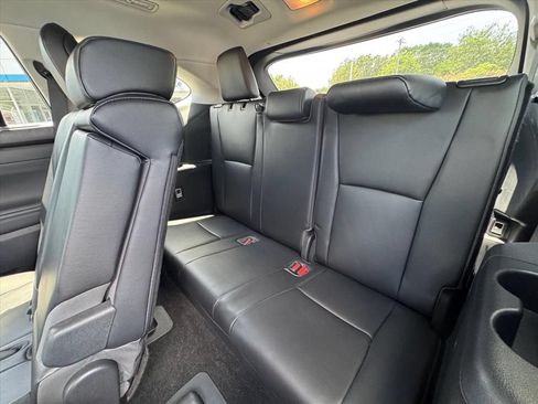Used 2023 Toyota Highlander XLE FWD image 13