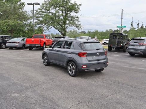 Used 2023 Hyundai Venue SEL w/ Cargo Package FWD image 5