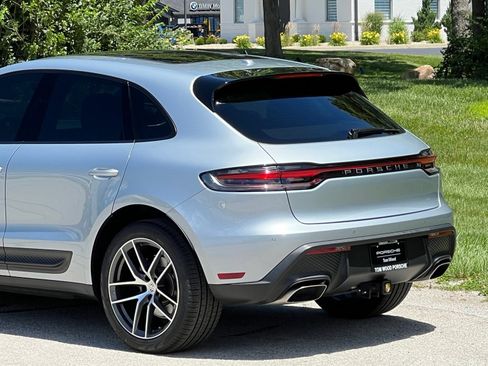Certified 2023 Porsche Macan AWD/4WD image 9
