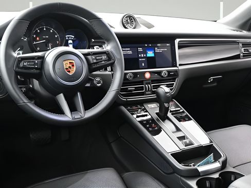 New 2026 Porsche Macan AWD/4WD image 8