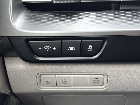 Used 2024 Kia Carnival LX image 26