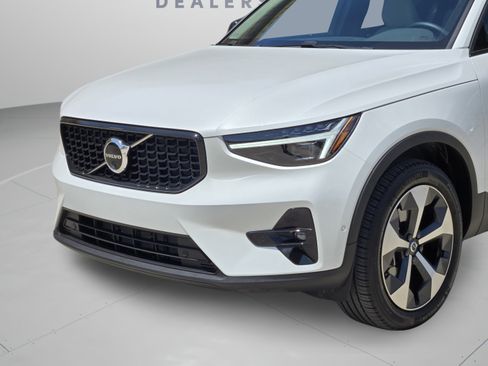 Used 2022 Volvo XC60 B5 Inscription w/ Advanced Package FWD image 32