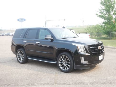 Used 2020 Cadillac Escalade Premium Luxury w/ Escalade Sport Edition AWD/4WD image 3