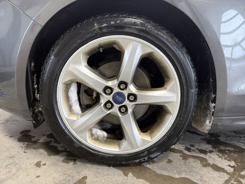 Used 2016 Ford Fusion SE w/ Equipment Group 201A image 9