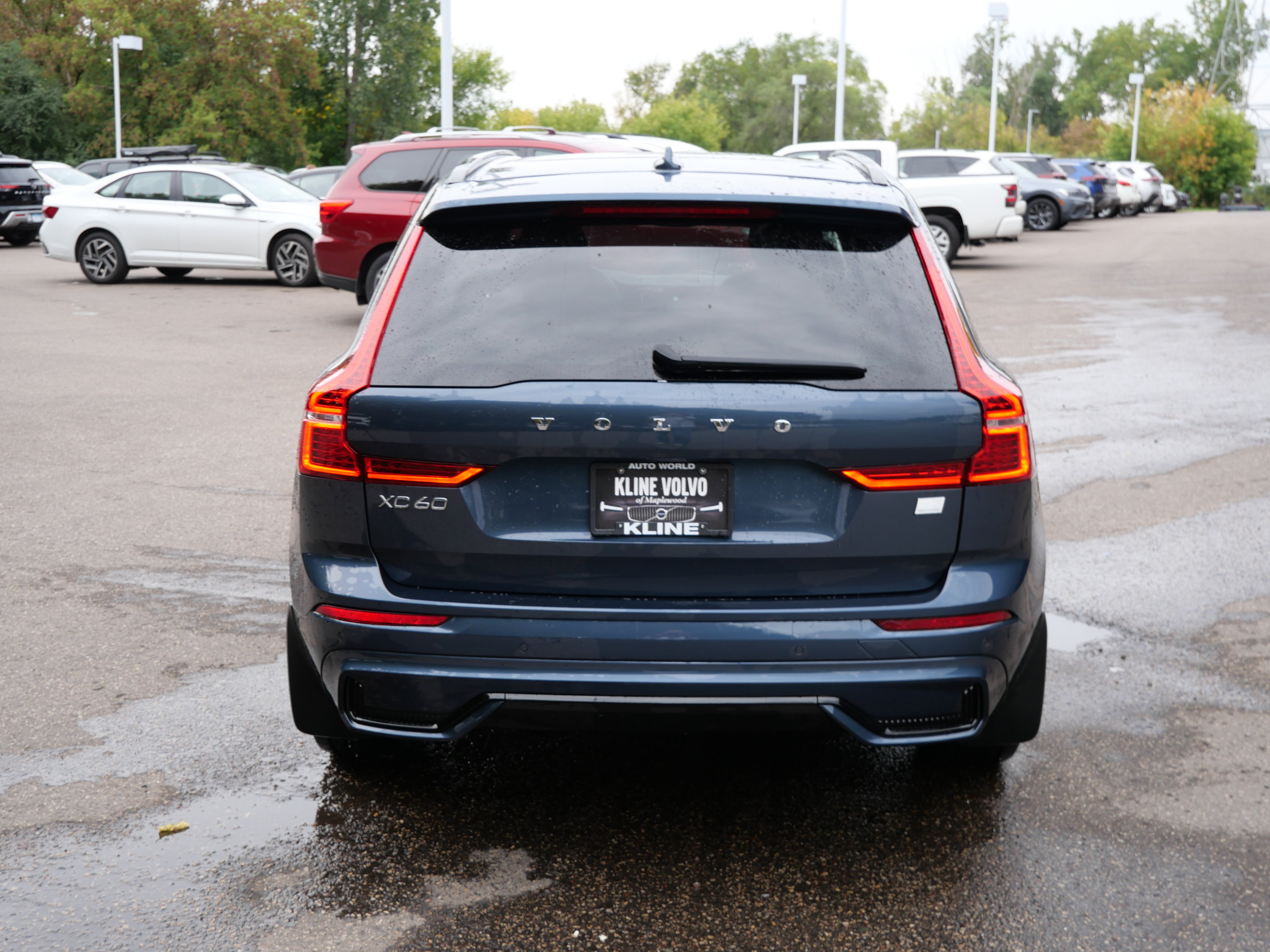 Certified 2024 Volvo XC60 T8 Plus w/ Climate Package AWD/4WD image 9