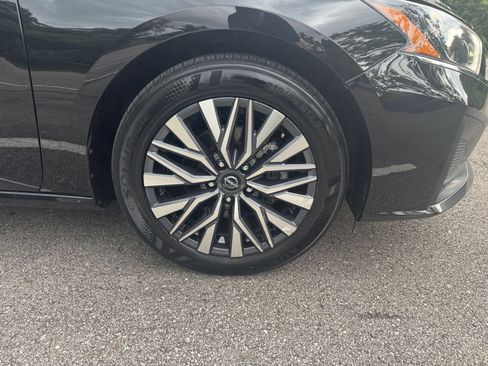 Used 2025 Nissan Altima 2.5 SV FWD image 30