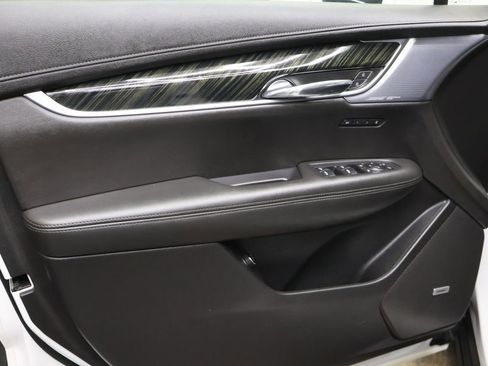 Used 2020 Cadillac XT6 Premium Luxury AWD/4WD image 17