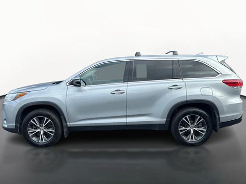 Used 2019 Toyota Highlander LE AWD/4WD image 6