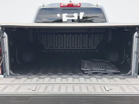 Used 2025 Chevrolet Colorado Z71 w/ Technology Package AWD/4WD image 26