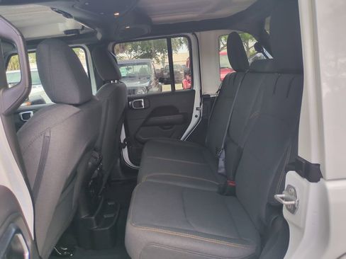 Used 2025 Jeep Wrangler Unlimited Sahara w/ Safety Group image 15