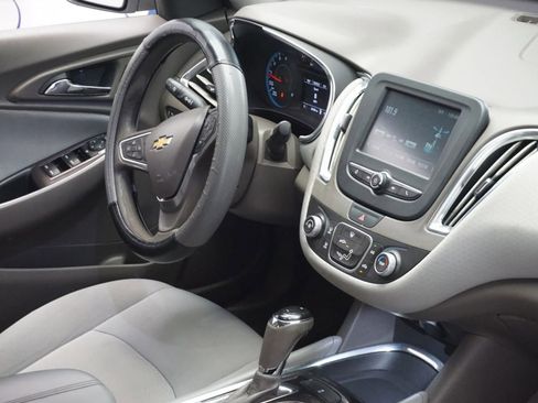 Used 2018 Chevrolet Malibu LT image 18