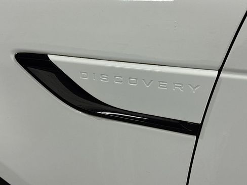 Used 2021 Land Rover Discovery S R-Dynamic image 11