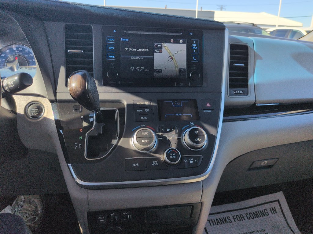 Used 2017 Toyota Sienna FWD image 18
