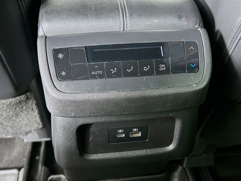 Used 2023 Nissan Pathfinder SL AWD/4WD image 27