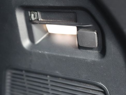 Used 2022 Ford Explorer XLT w/ Equipment Group 202A image 15