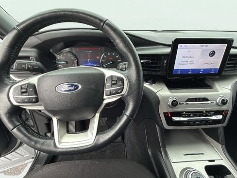 Certified 2022 Ford Explorer XLT w/ Class IV Trailer Tow Package image 13