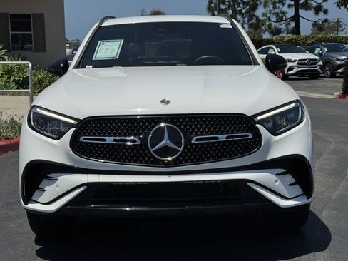 Used 2025 Mercedes-Benz GLC 300 4MATIC image 3