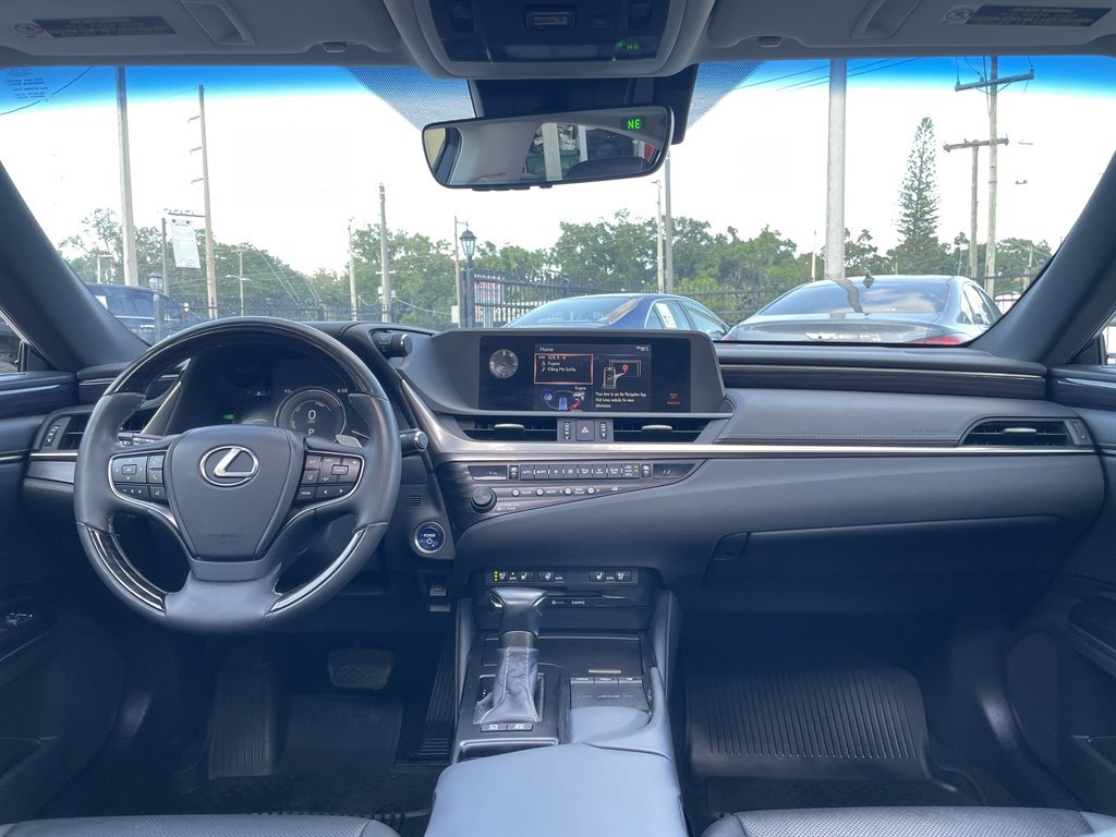 Used 2020 Lexus ES 300h w/ Premium Package FWD image 5