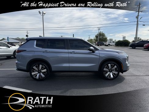 New 2025 Mitsubishi Outlander SE image 10