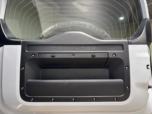 Used 2023 Land Rover Defender 110 SE image 41