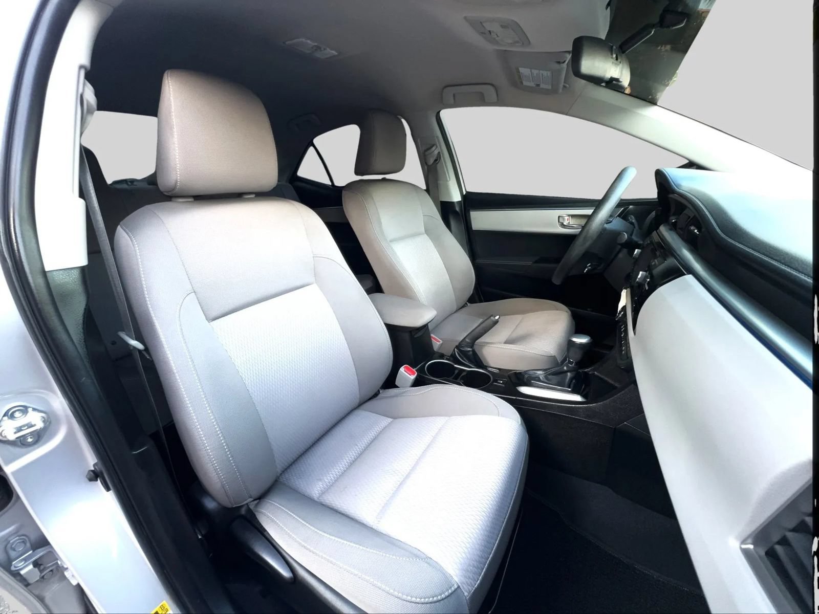Used 2015 Toyota Corolla LE FWD image 28
