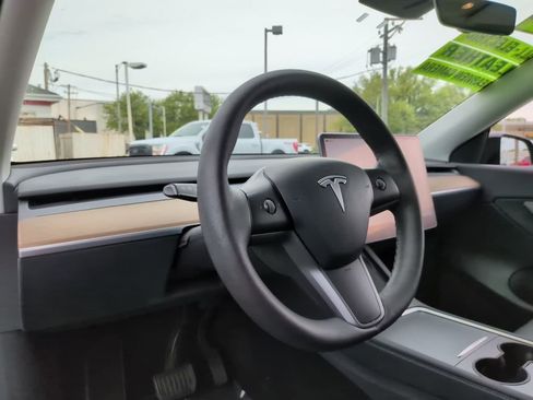Used 2022 Tesla Model Y Long Range AWD/4WD image 26