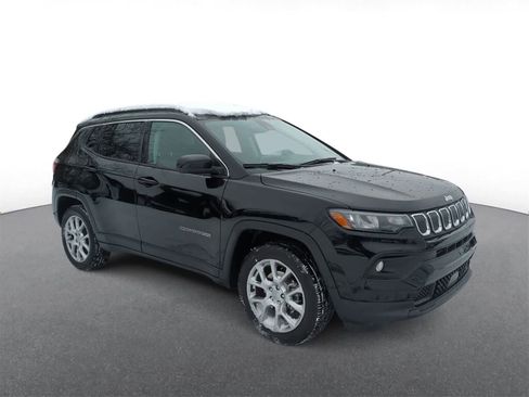 Certified 2022 Jeep Compass Latitude image 2