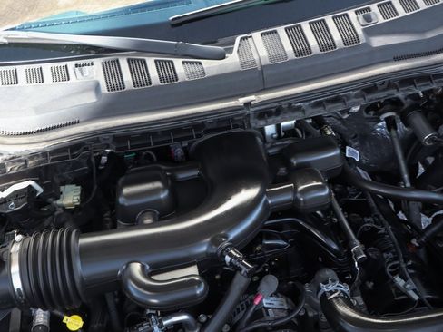 Used 2017 Ford F550 2WD Regular Cab Super Duty image 18