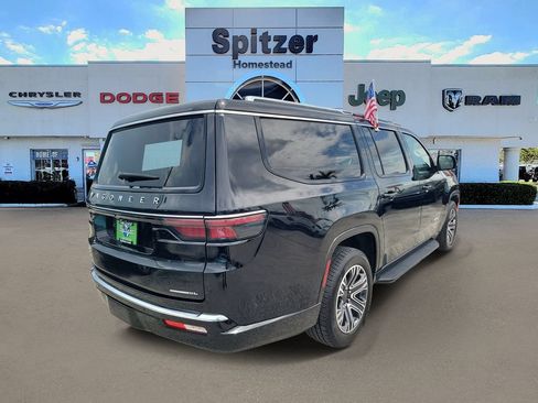 Used 2023 Jeep Wagoneer L Series II AWD/4WD image 4