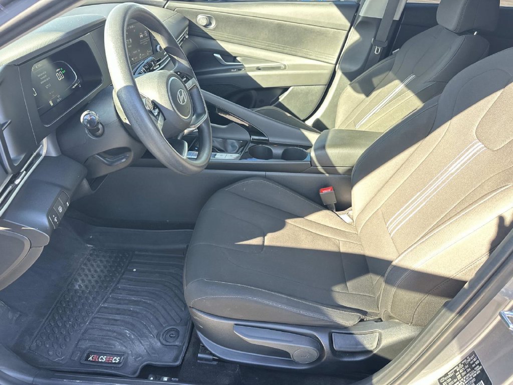 Used 2025 Hyundai Elantra Hybrid FWD image 19