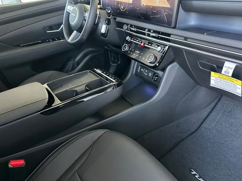 New 2025 Hyundai Tucson Limited image 16