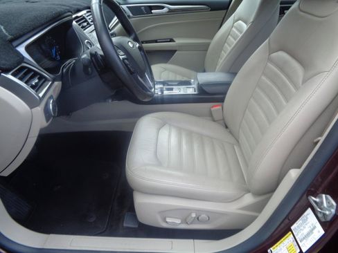 Used 2017 Ford Fusion SE FWD image 21