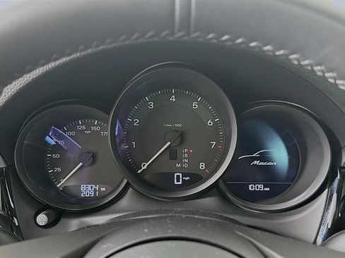 Certified 2026 Porsche Macan AWD/4WD image 15